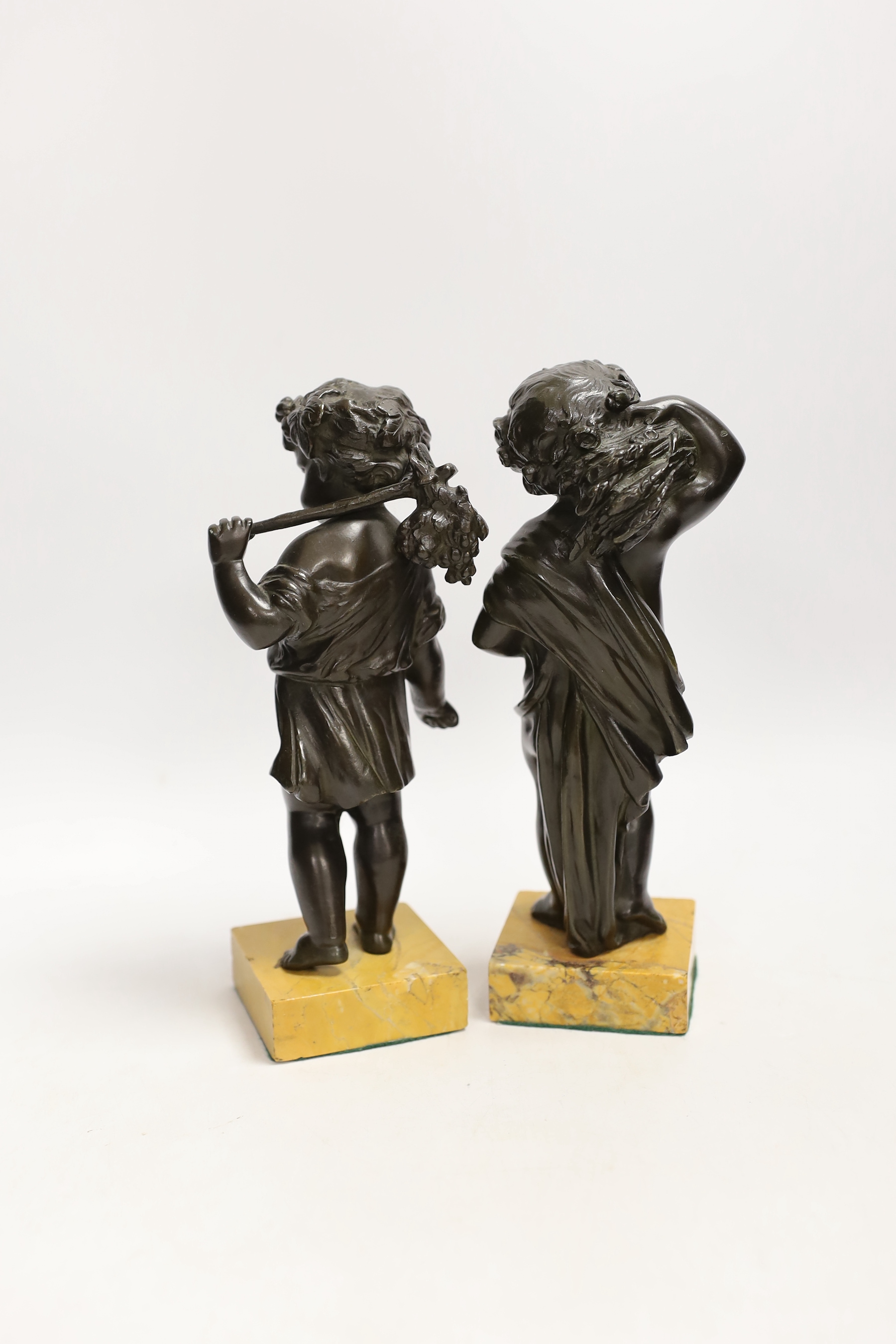 A pair of 19th century bronze putti on Siena marble bases, 22cm
